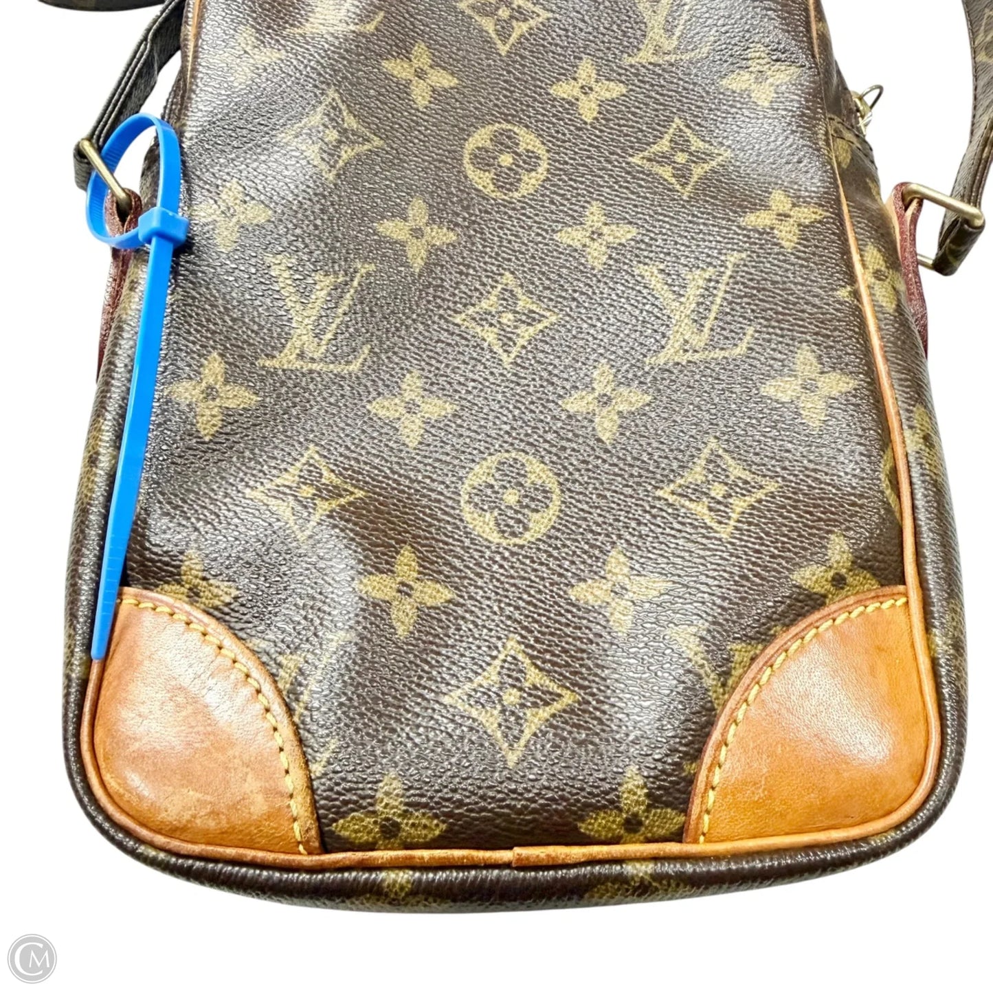 Crossbody Luxury Designer By Louis Vuitton, Size: Medium