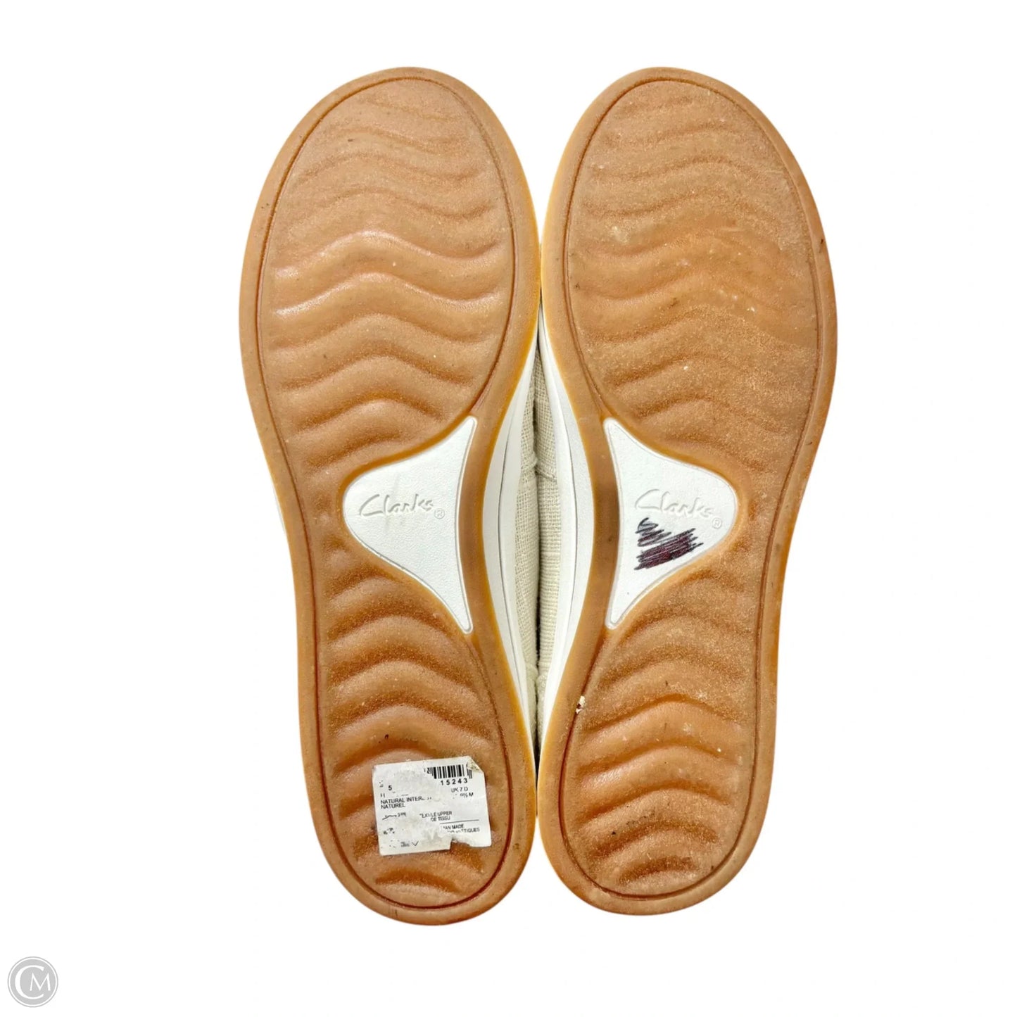 Shoes Flats By Clarks In Cream, Size: 9.5