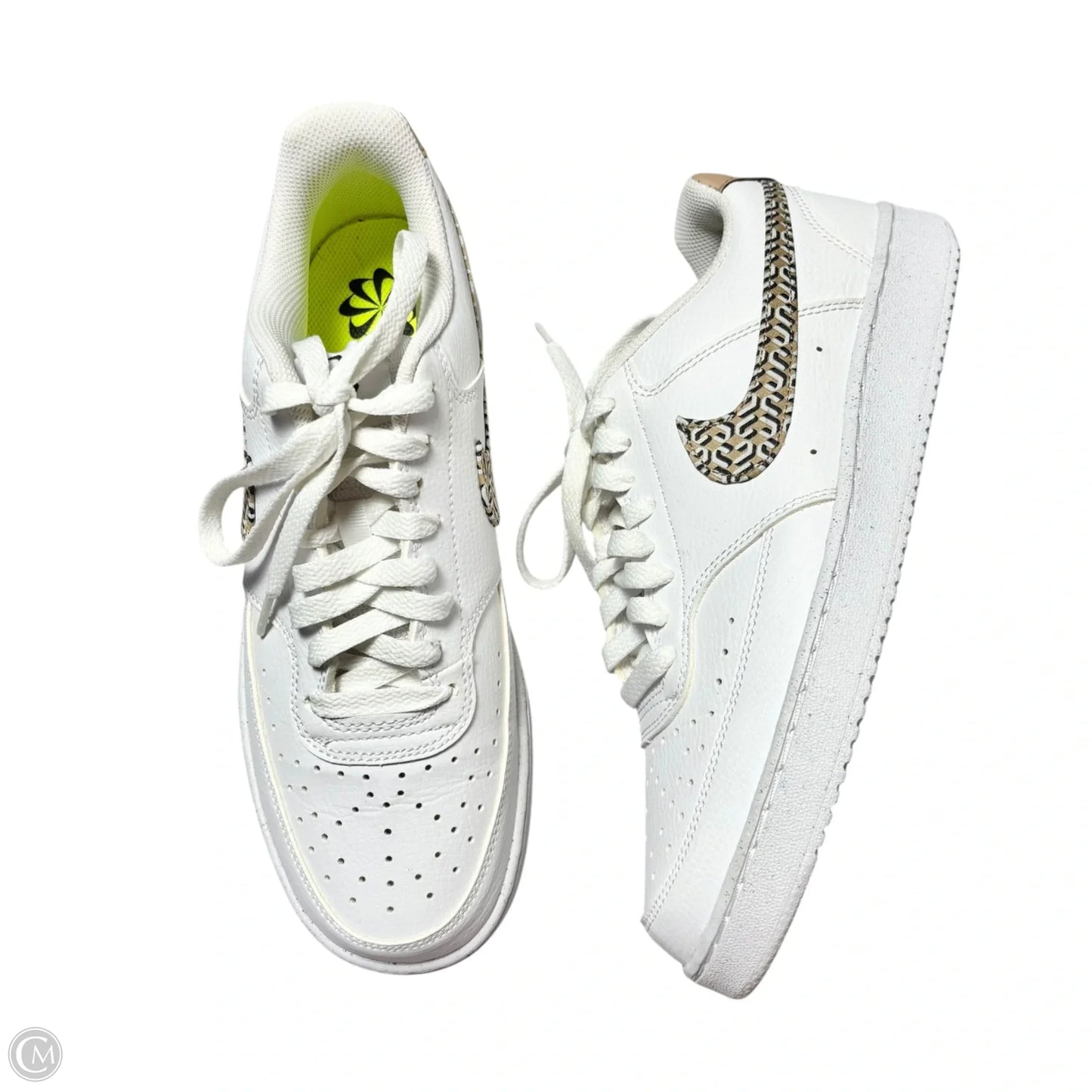Shoes Sneakers By Nike In White, Size: 9.5
