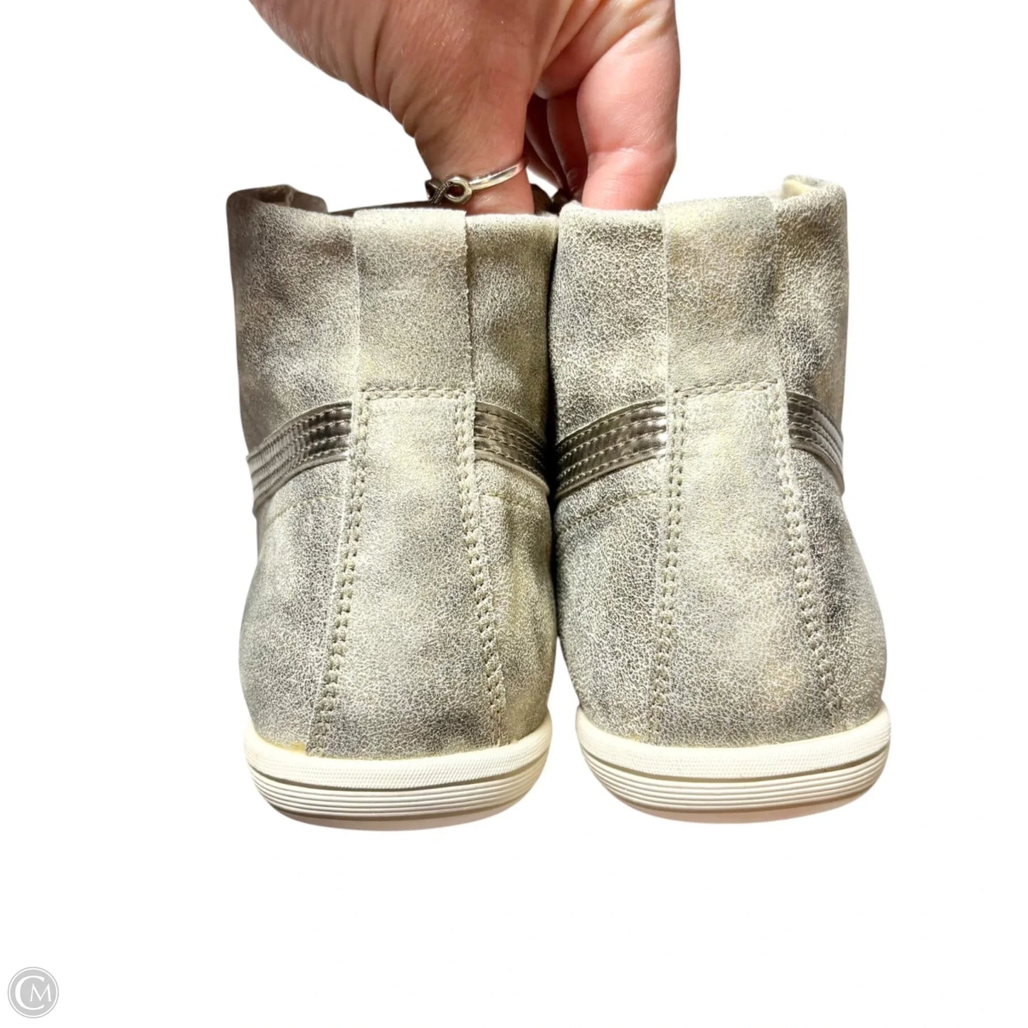 Shoes Sneakers By Puma In Gold & Silver, Size: 9