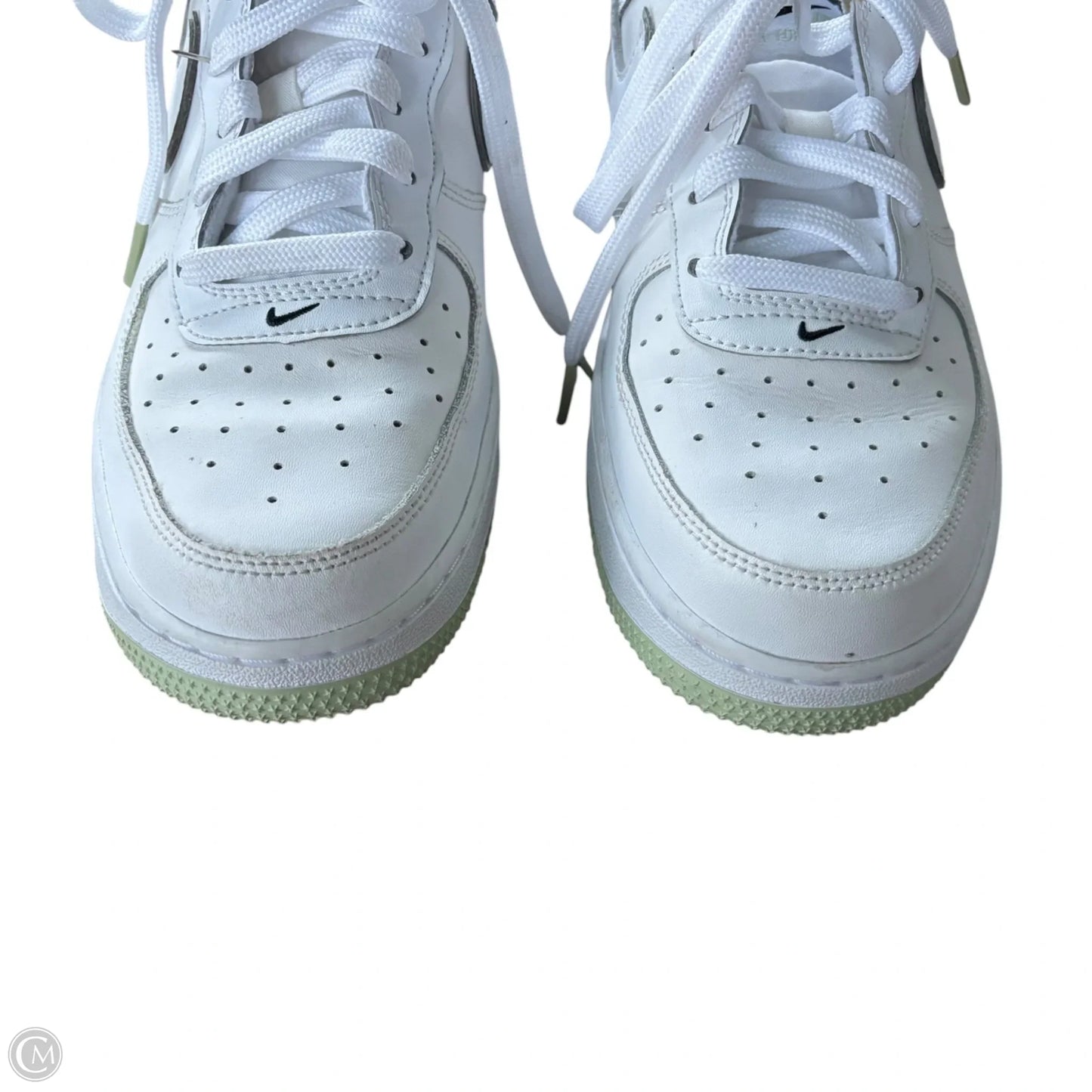 Shoes Sneakers By Nike In Green & White, Size: 9