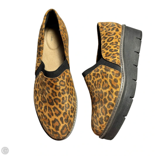 Shoes Flats By Clarks In Animal Print, Size: 10