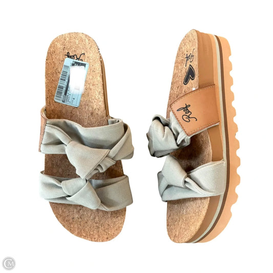 Sandals Flats By Reef In Green & Tan, Size: 8