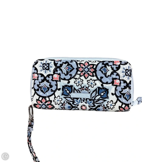 Wristlet By Vera Bradley, Size: Medium