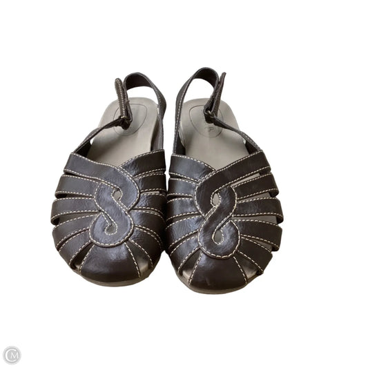 Shoes Flats By Bare Traps In Brown, Size: 7