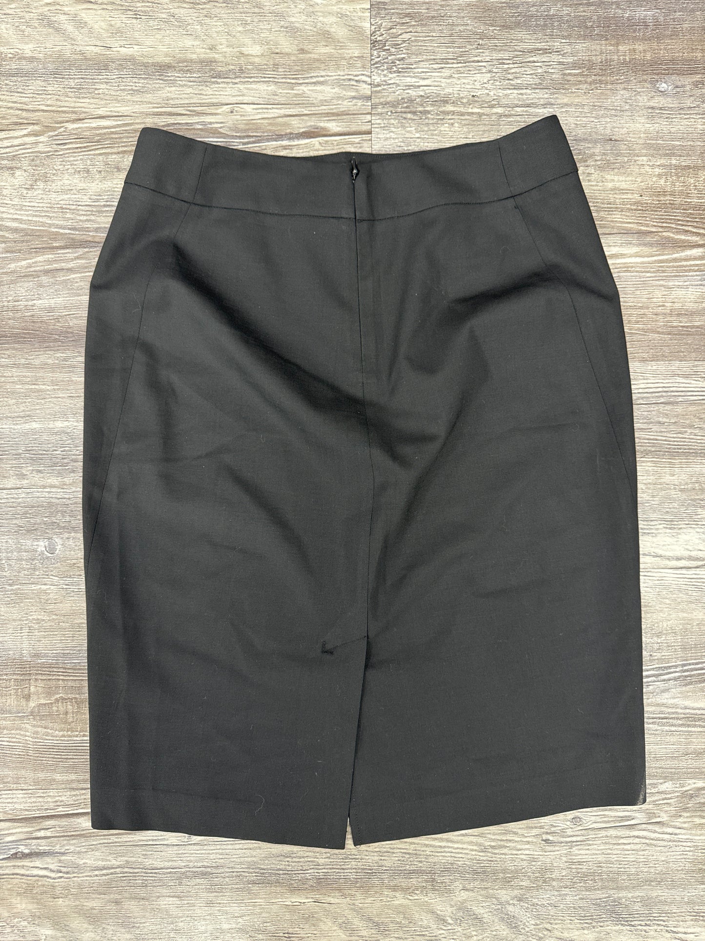 Skirt Short By Theory In Black, Size: 6