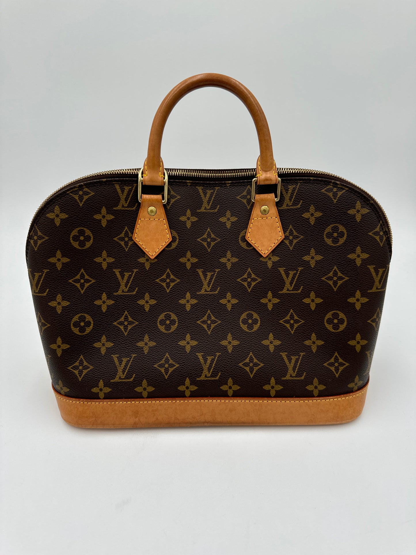 Handbag Luxury Designer By Louis Vuitton, Size: Medium