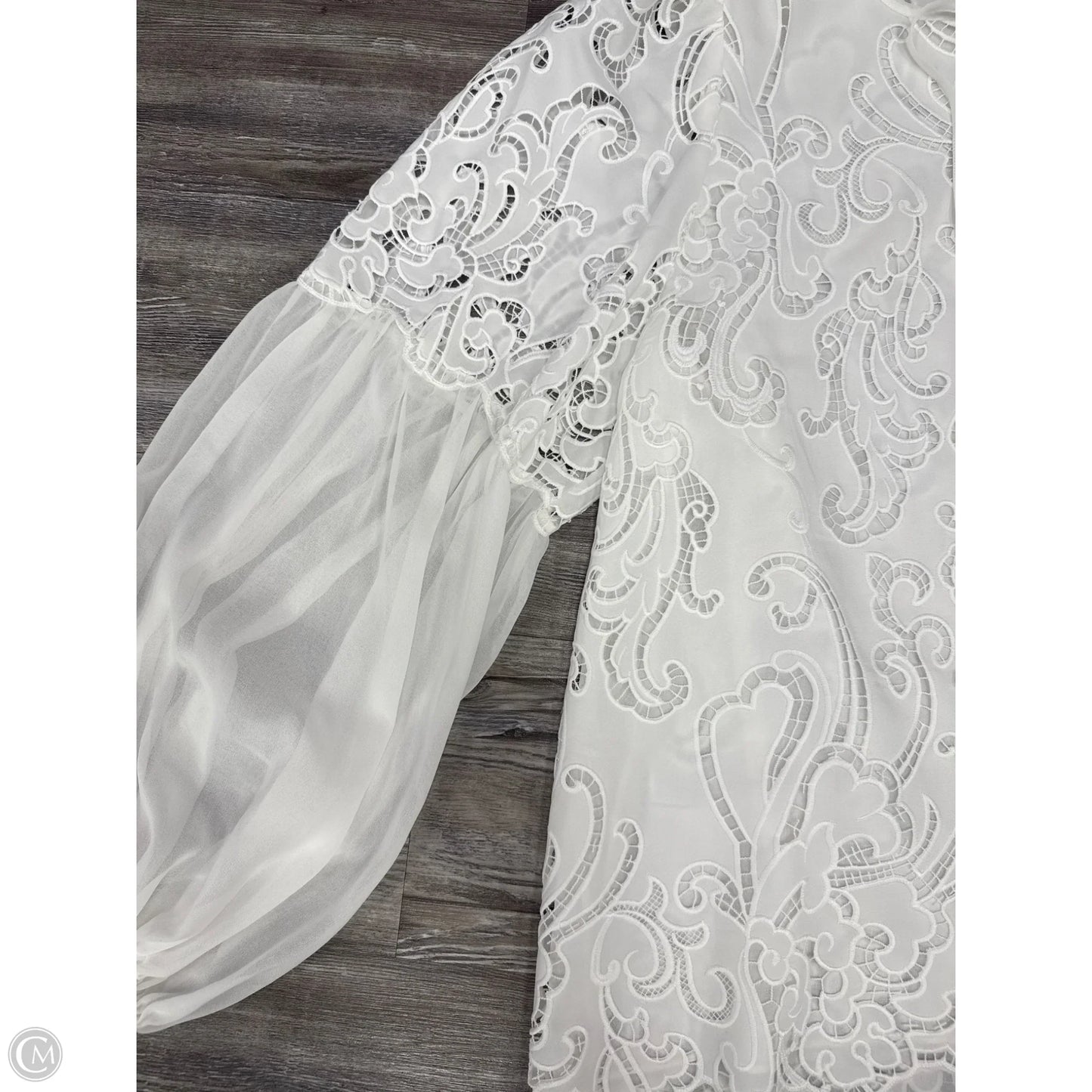 Top Long Sleeve By Cma In White, Size: L