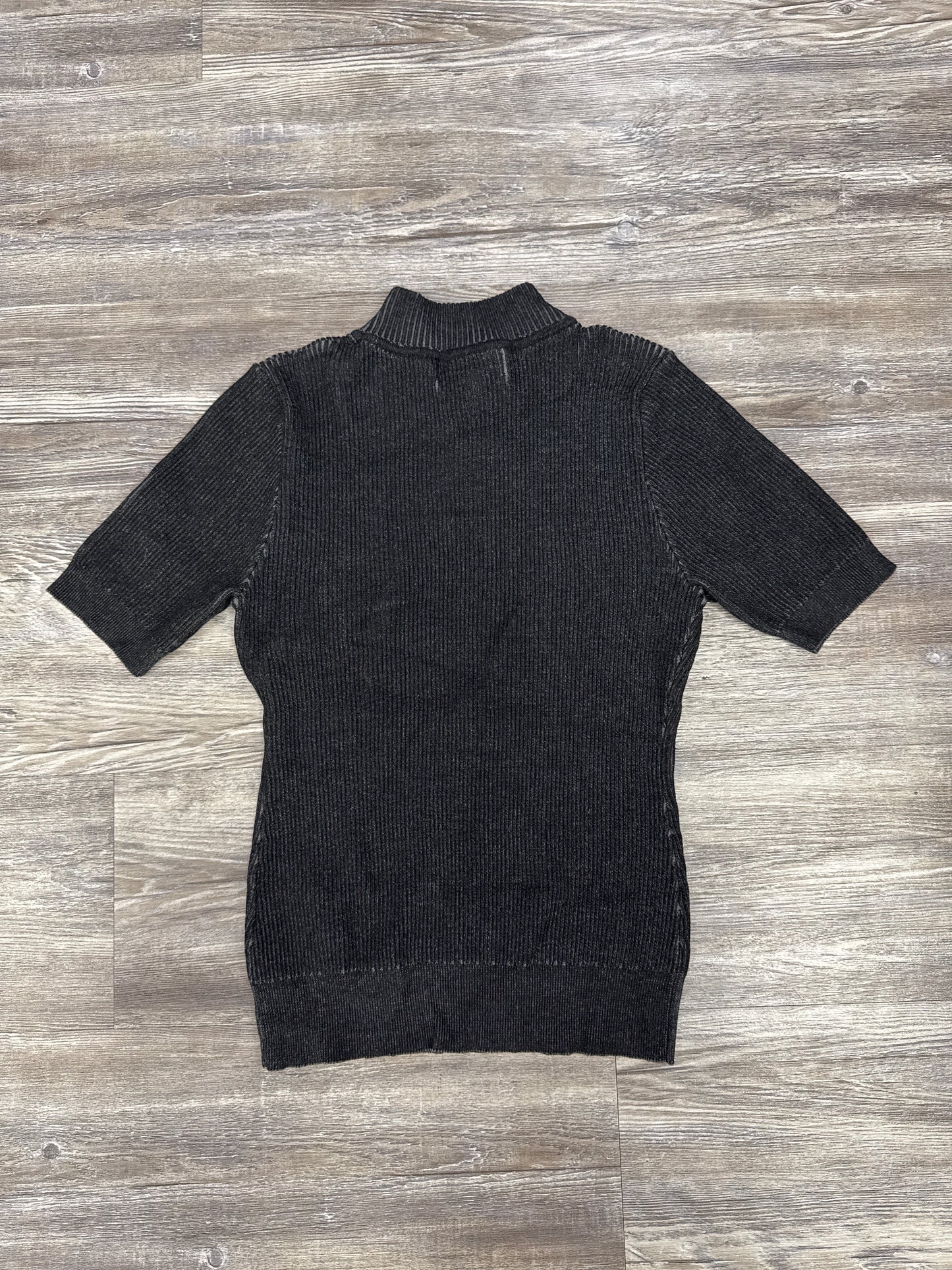 Top Short Sleeve By John + Jenn In Black, Size: M