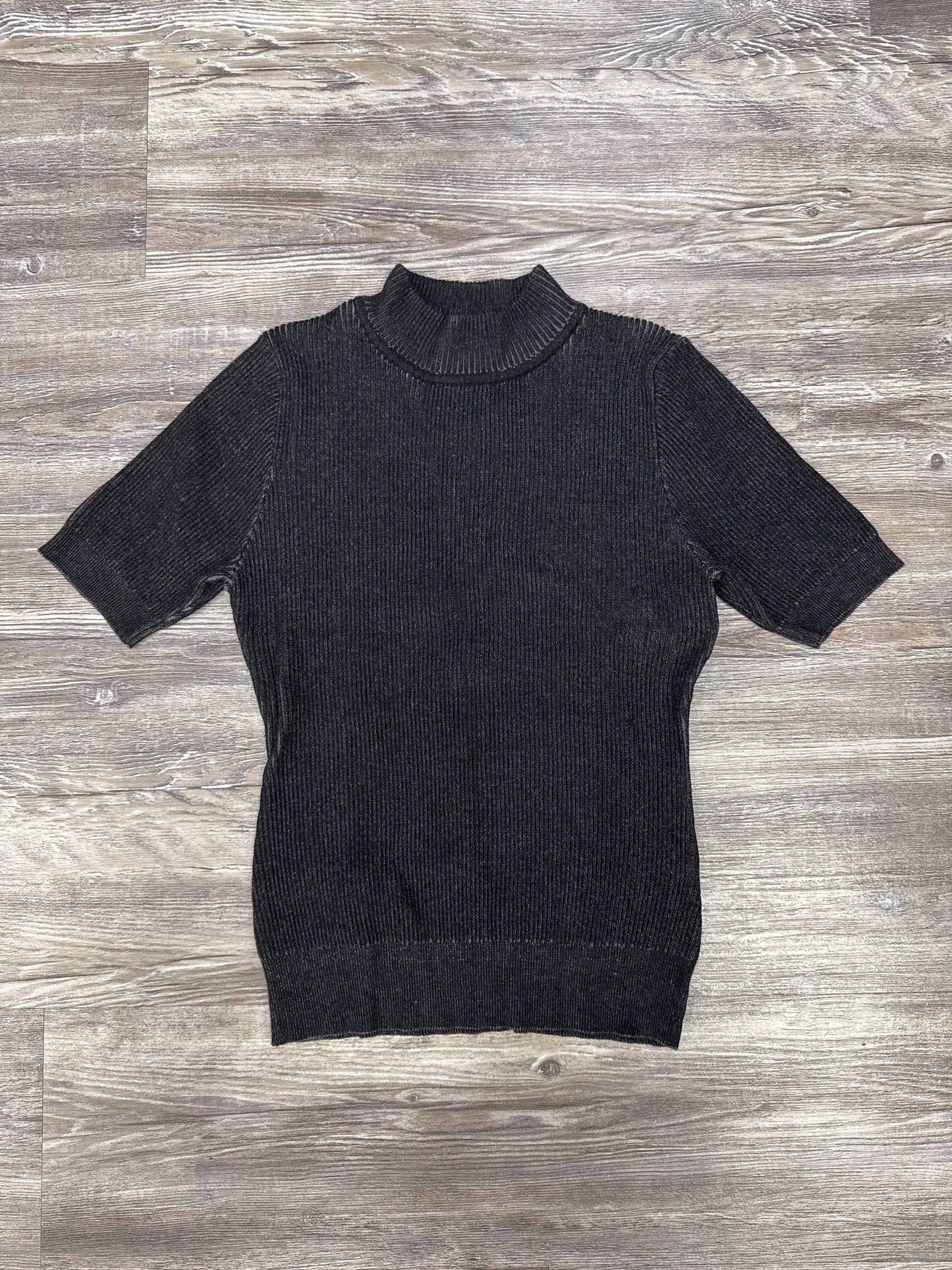 Top Short Sleeve By John + Jenn In Black, Size: M