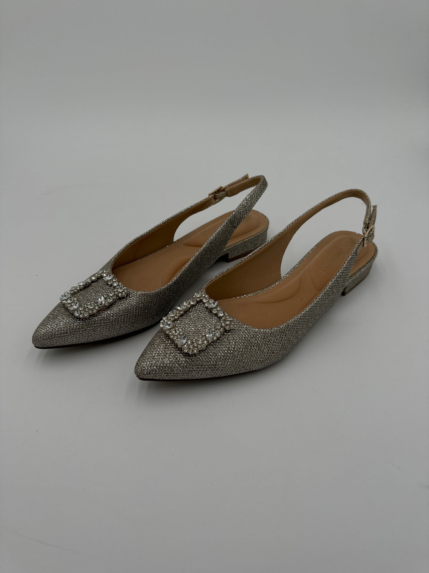 Shoes Flats By Anne Klein In Silver, Size: 9.5