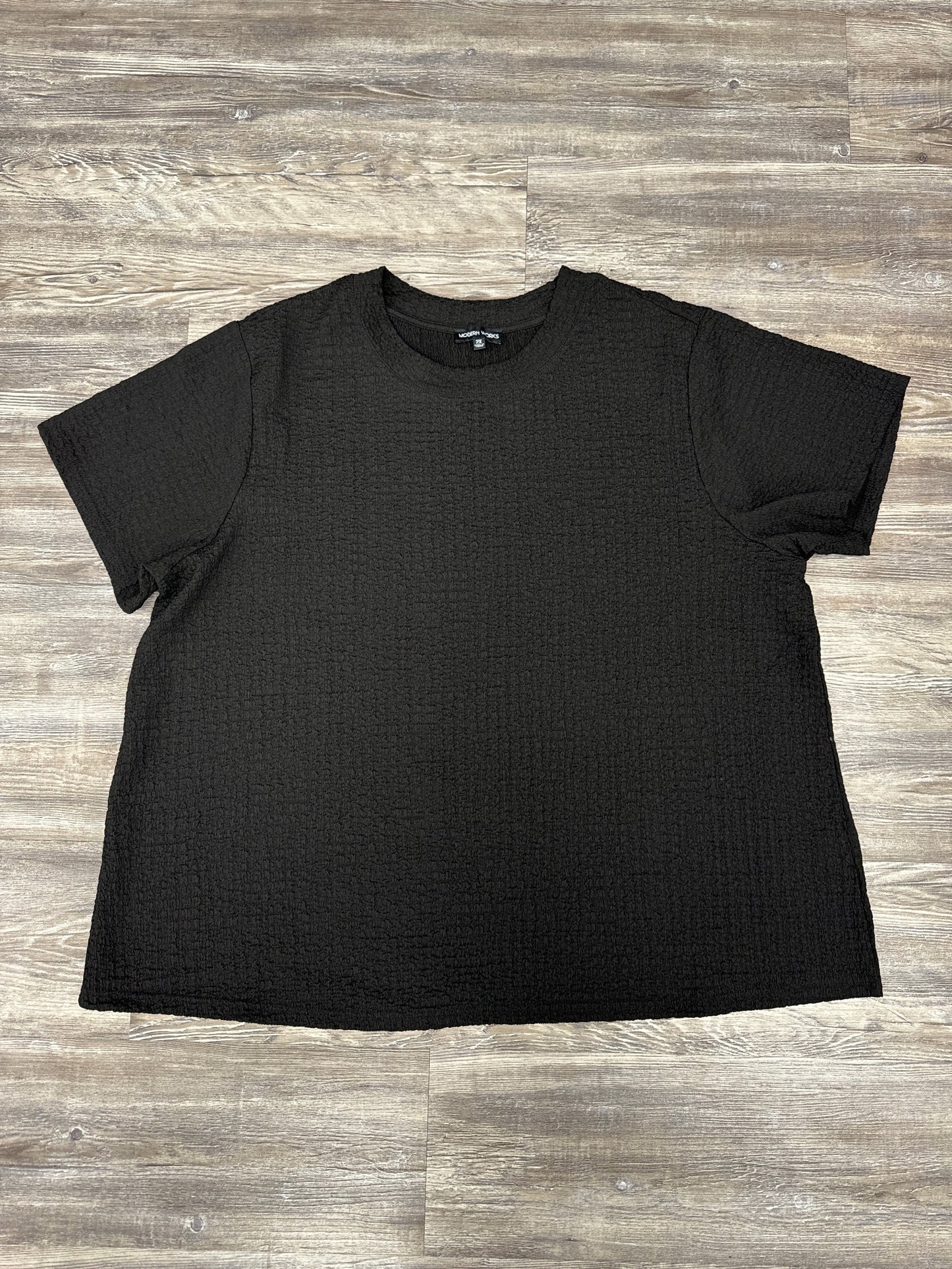 Top Short Sleeve By Modern Works In Black, Size: 2x