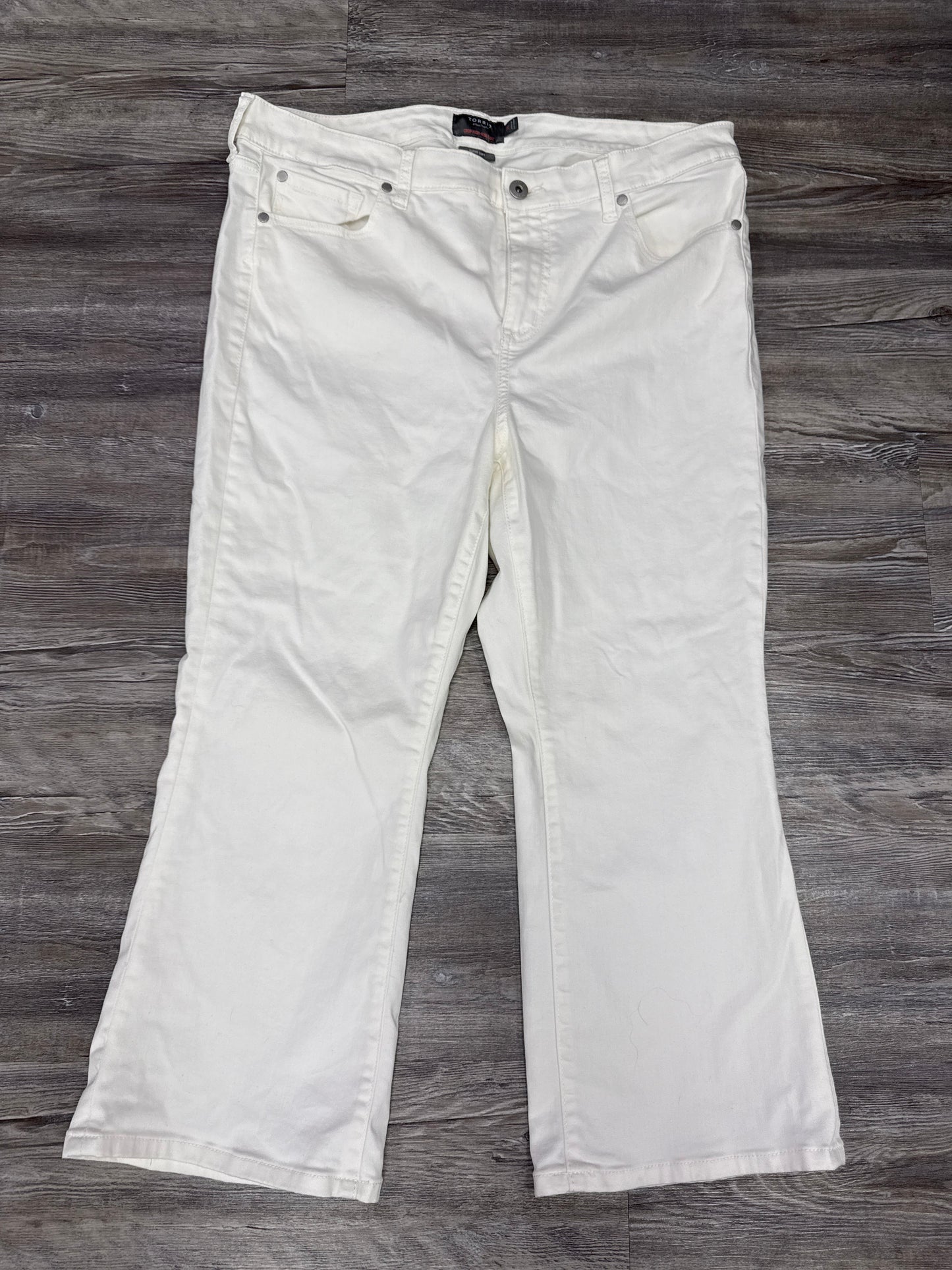 Jeans Straight By Torrid In White, Size: 18