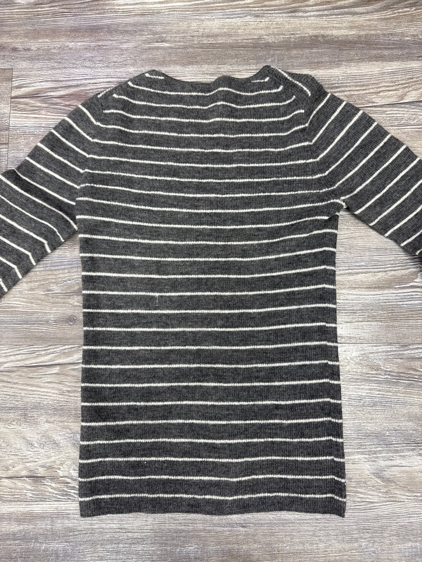 Top Long Sleeve By Vince In Grey & White, Size: S