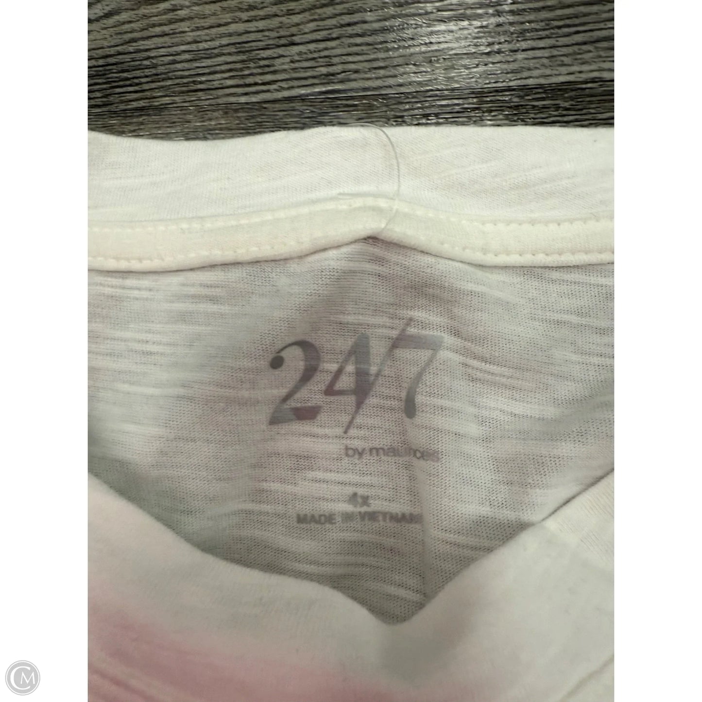 Top Short Sleeve By Maurices In White, Size: 4x