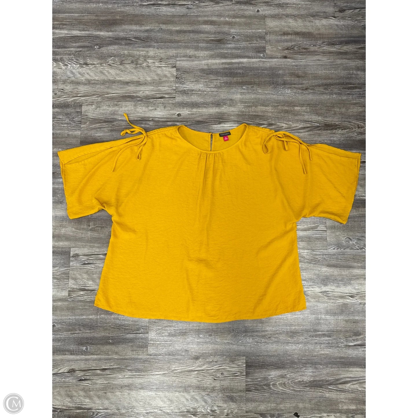 Top Short Sleeve By Vince Camuto In Yellow, Size: 2x