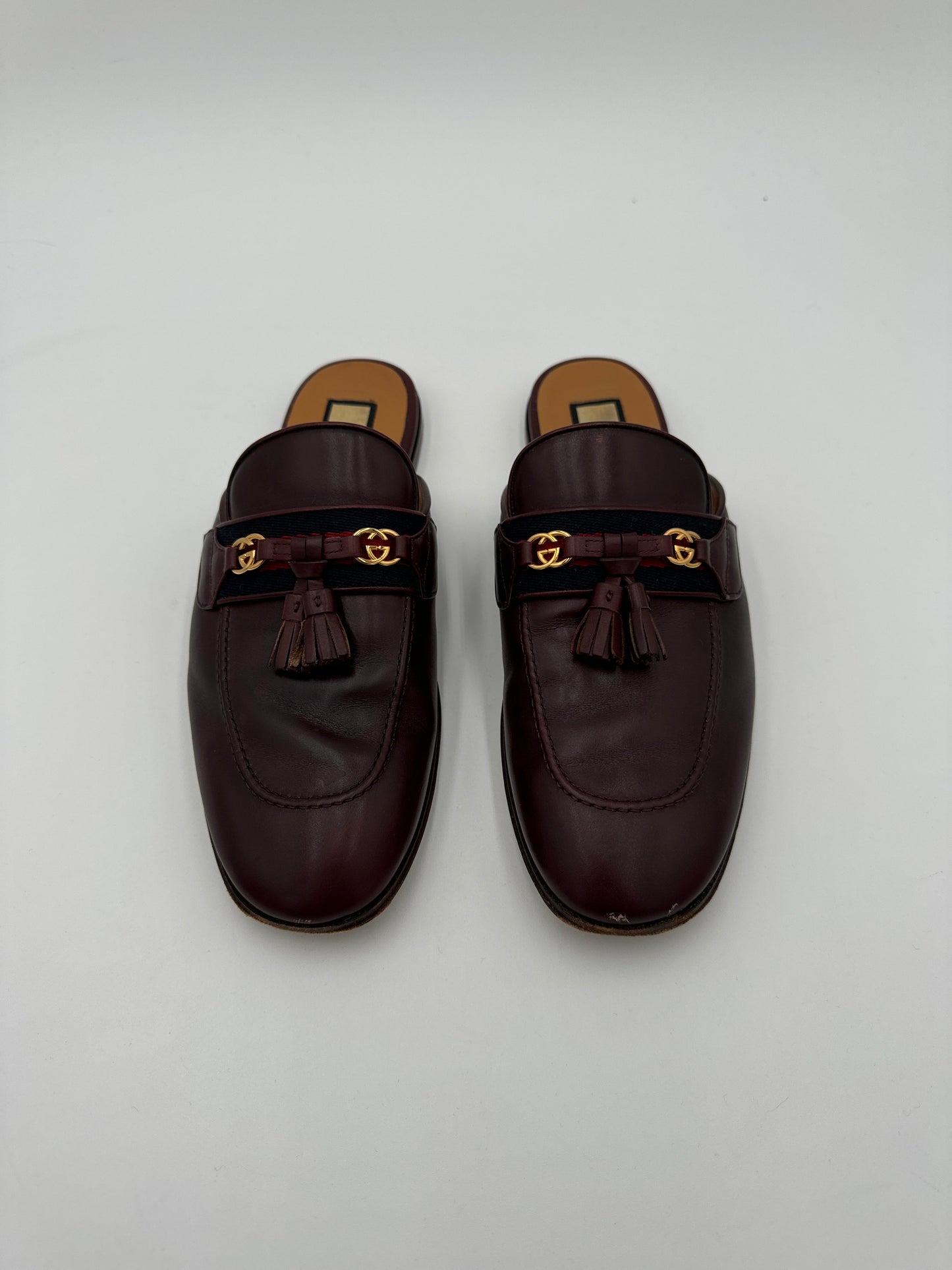 Shoes Designer By Gucci In Maroon, Size: 8.5