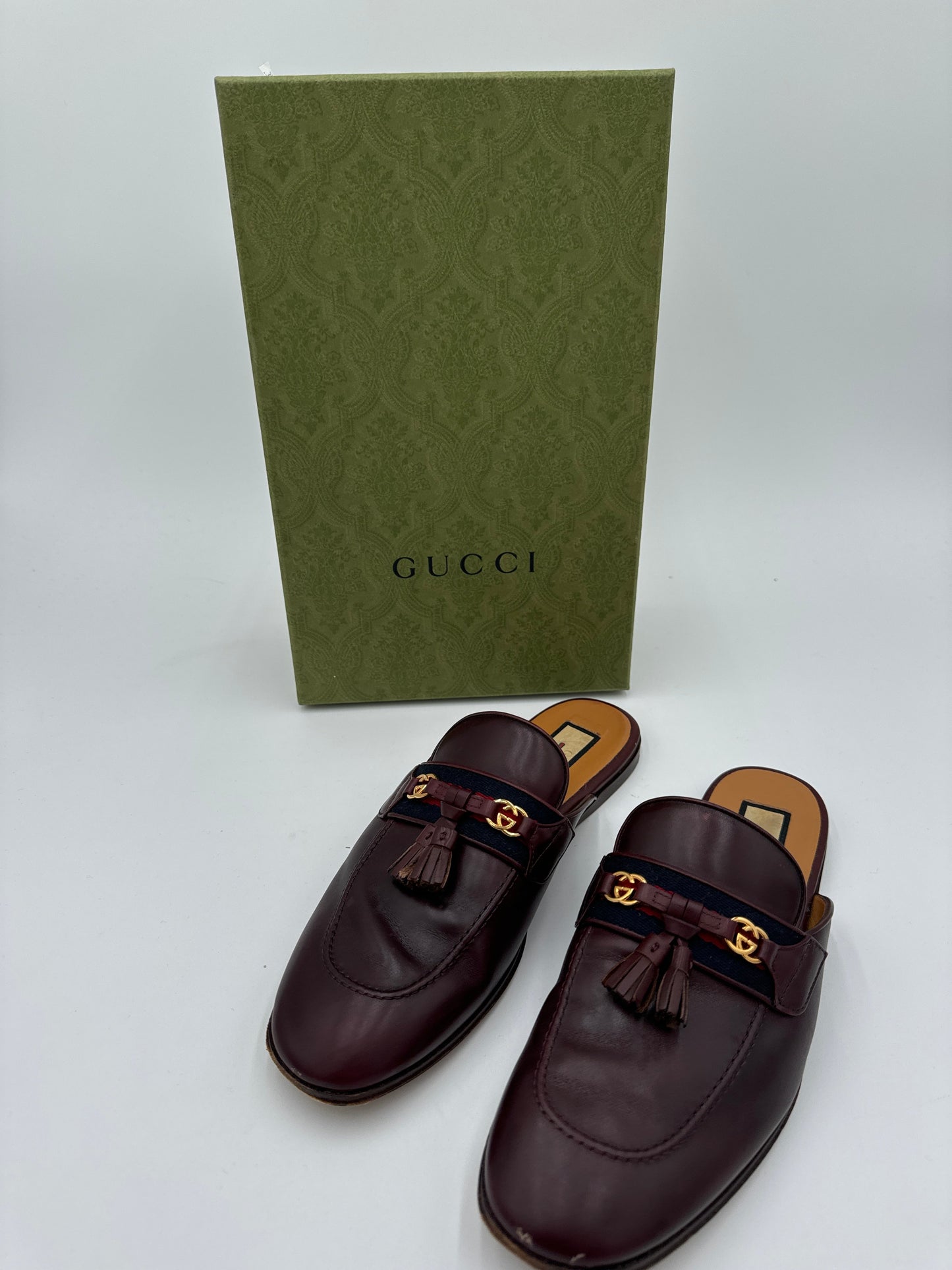 Shoes Designer By Gucci In Maroon, Size: 8.5