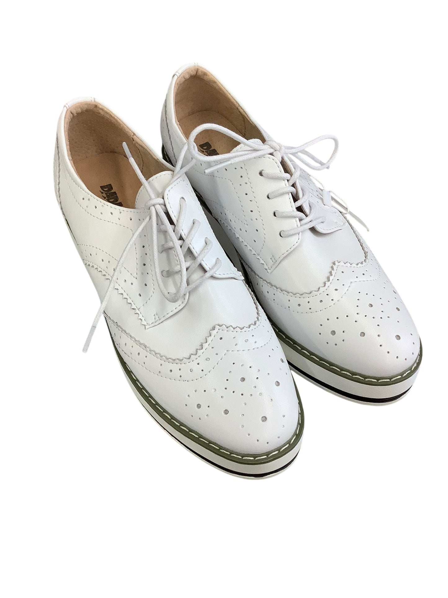 Shoes Sneakers By Cmc In White, Size: 8