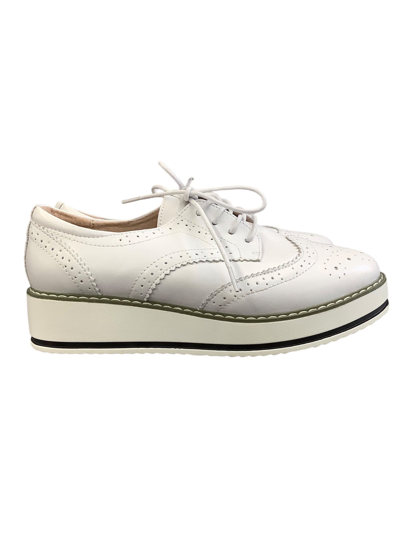 Shoes Sneakers By Cmc In White, Size: 8