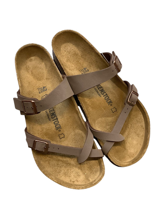 Sandals Flats By Birkenstock In Brown, Size: 11(42)