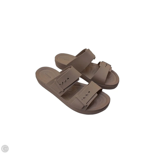 Sandals Flats By Crocs In Tan, Size: 10