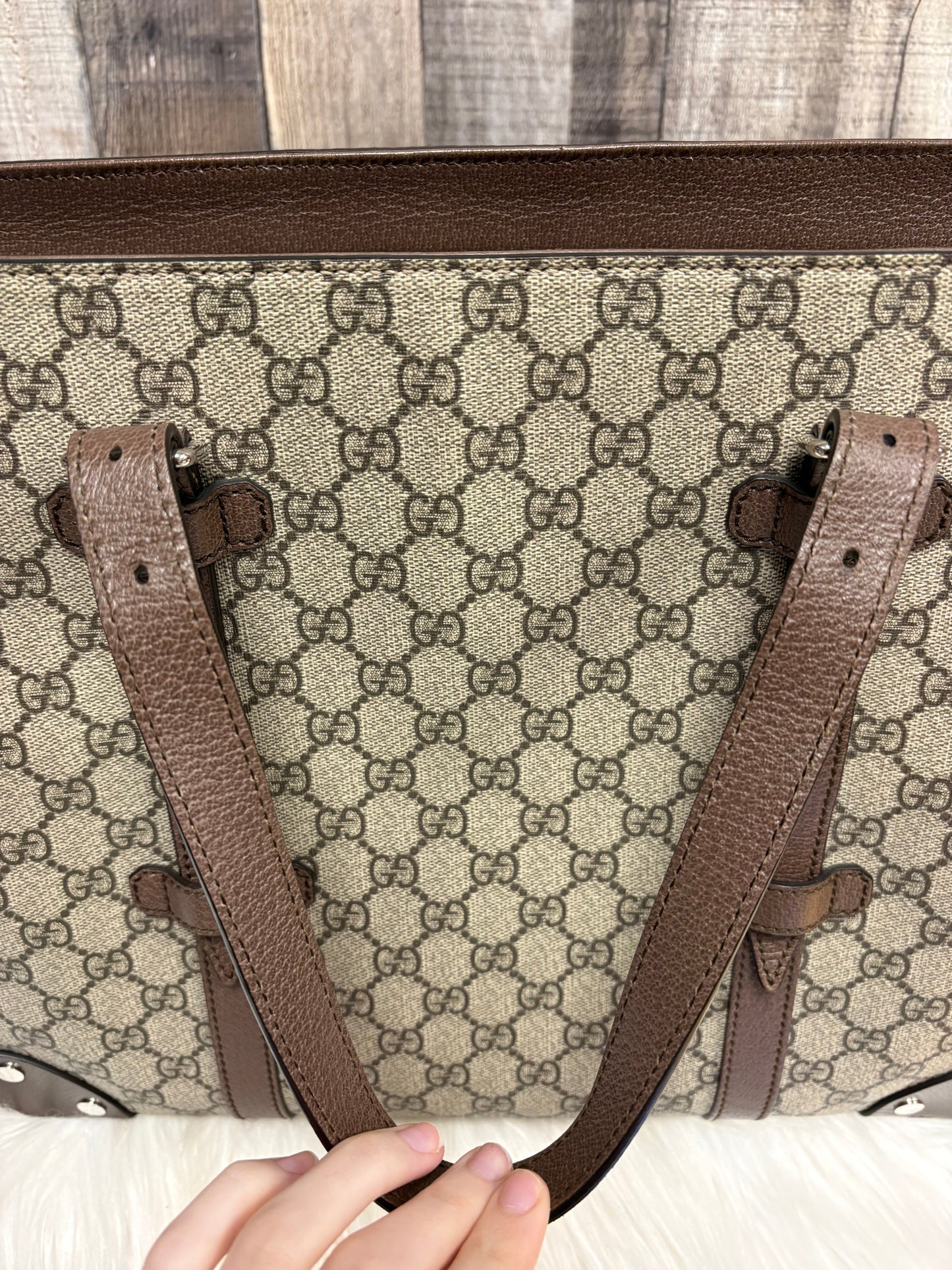 Handbag Luxury Designer By Gucci, Size: Large