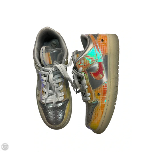 Shoes Sneakers By Nike In Silver, Size: 8