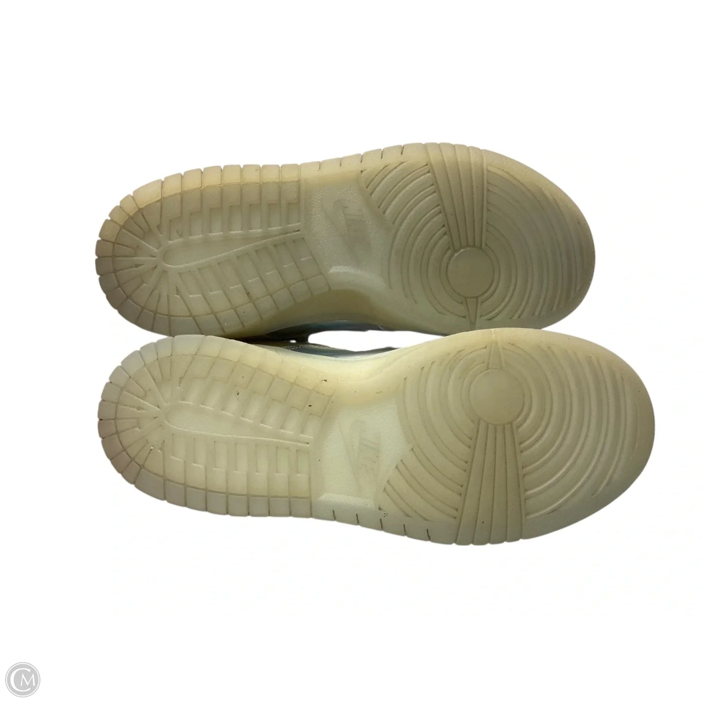 Shoes Sneakers By Nike In Silver, Size: 8