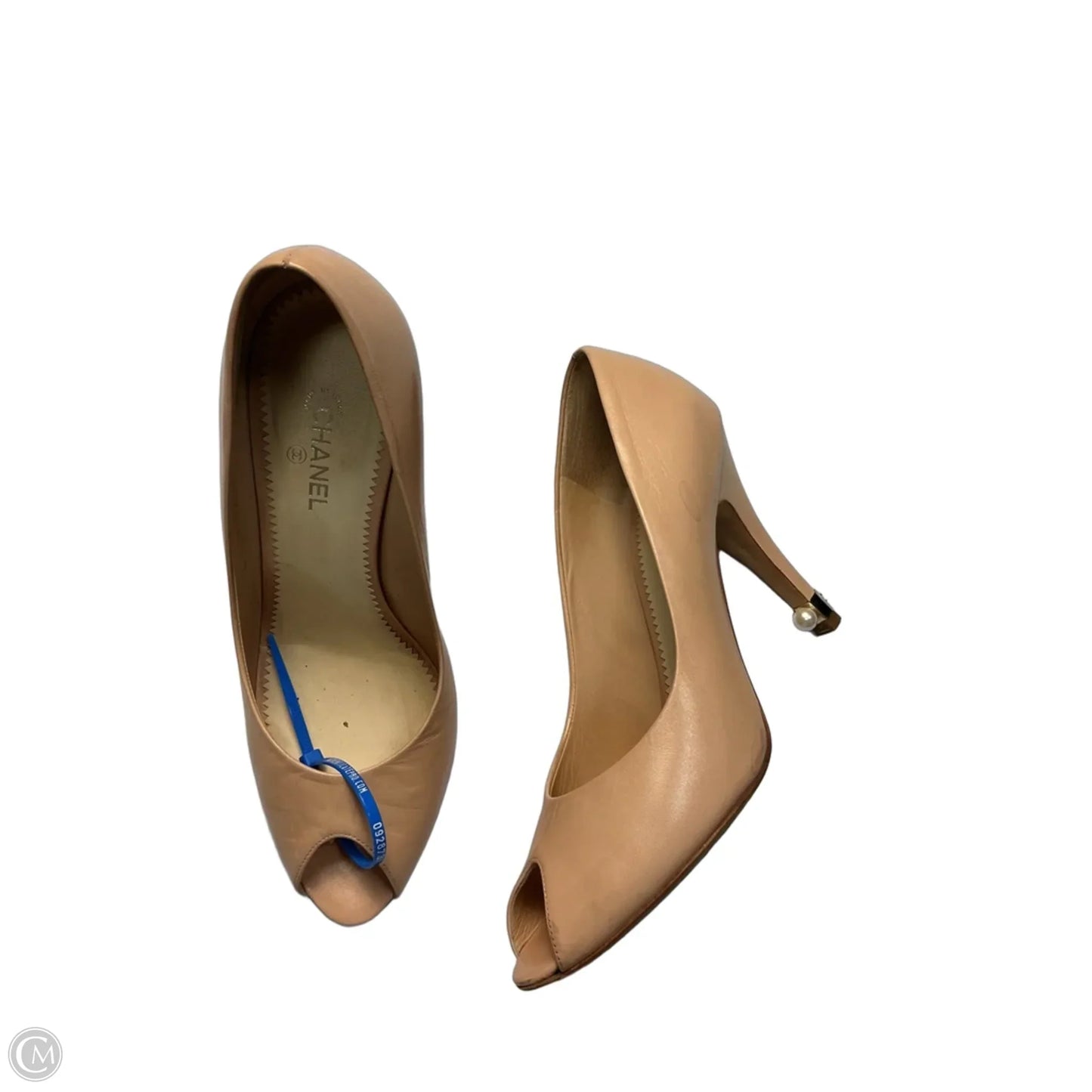 Shoes Luxury Designer By Chanel In Tan, Size: 9