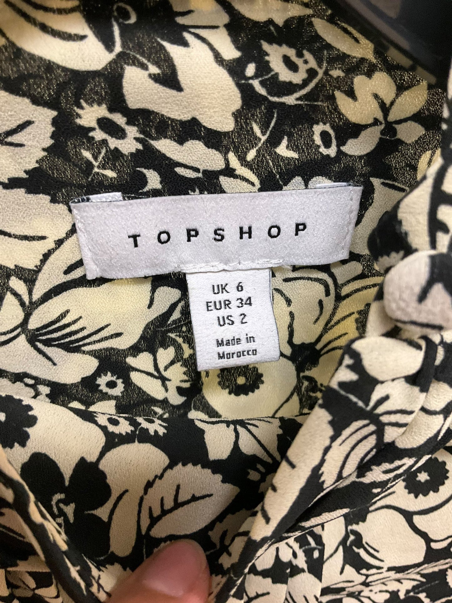 Top Long Sleeve By Top Shop In Black Floral, Size: Xs