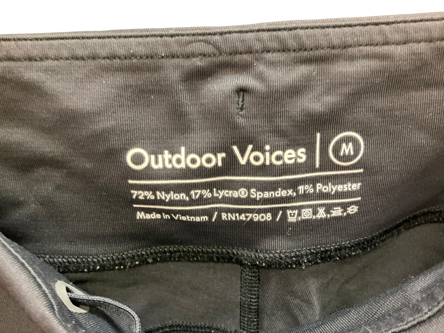 Black Athletic Capris Outdoor Voices, Size M