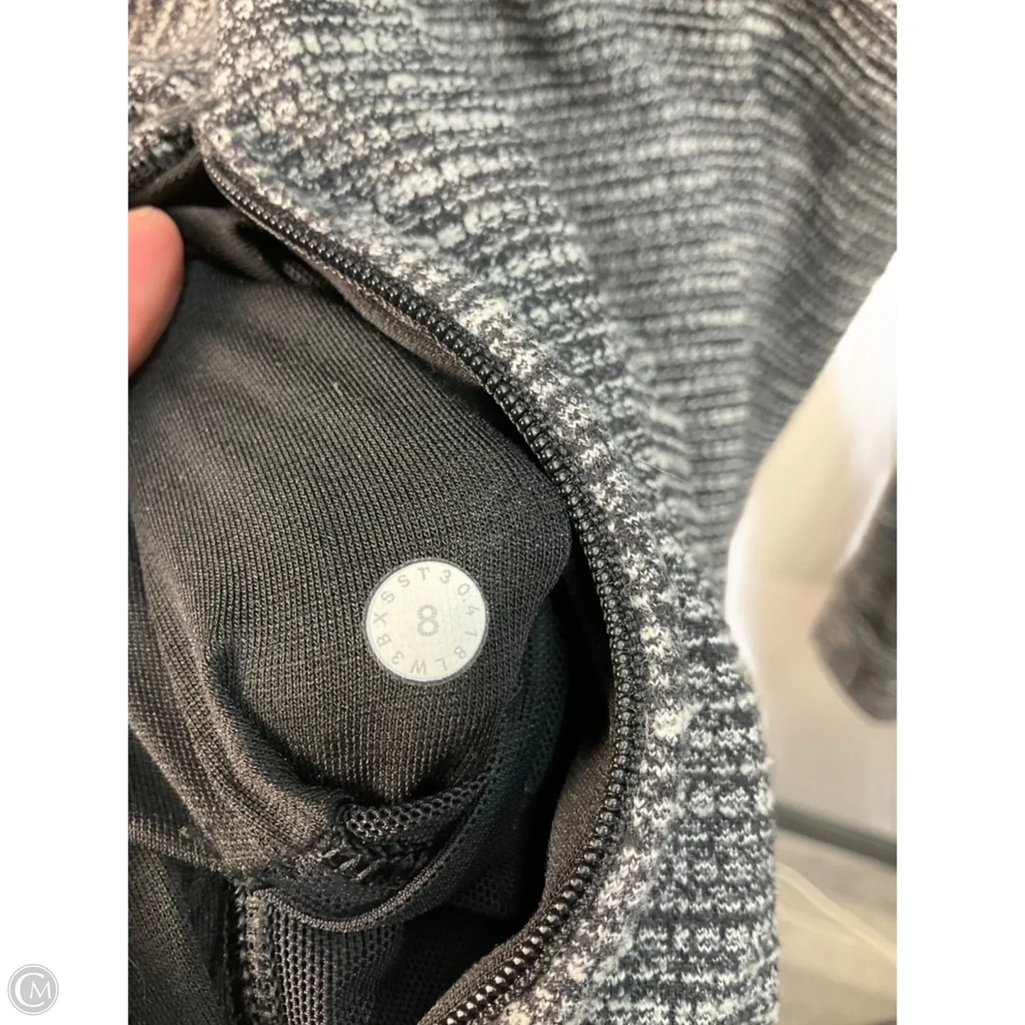 Athletic Top Long Sleeve Collar By Lululemon In Grey, Size: 8