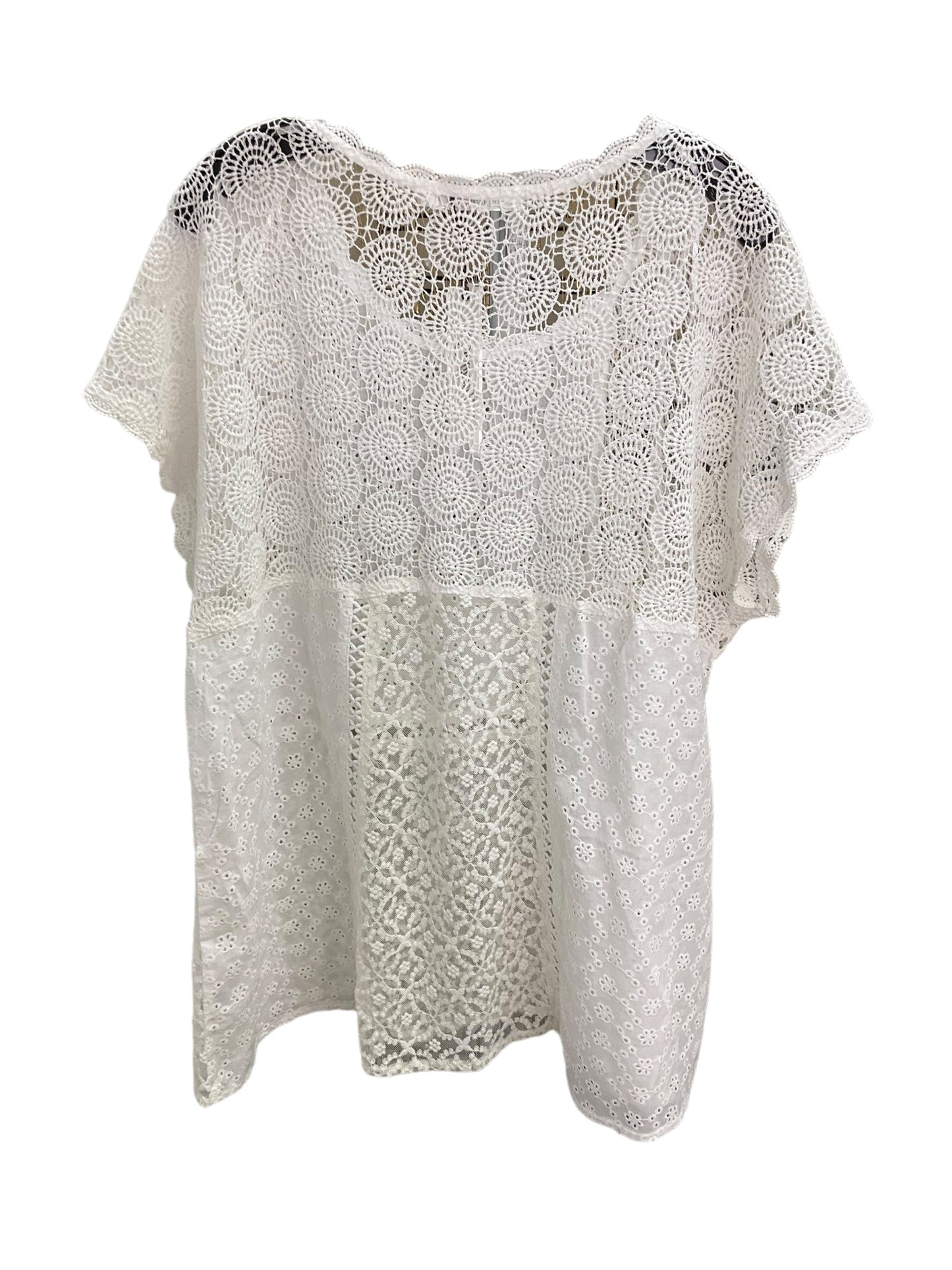 Top Short Sleeve By Solitaire In White, Size: 2x