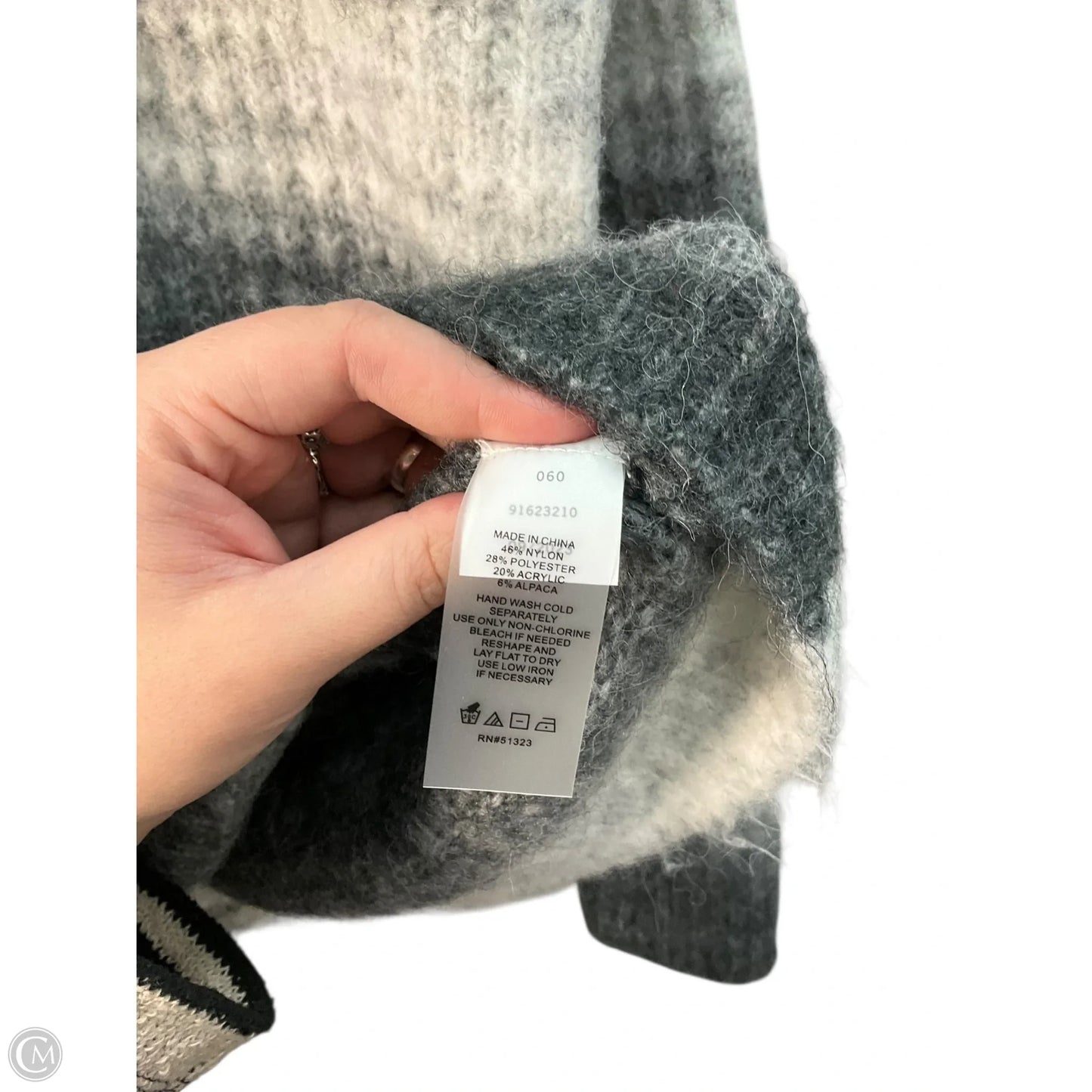 Sweater By Vince Camuto In Grey & White, Size: M