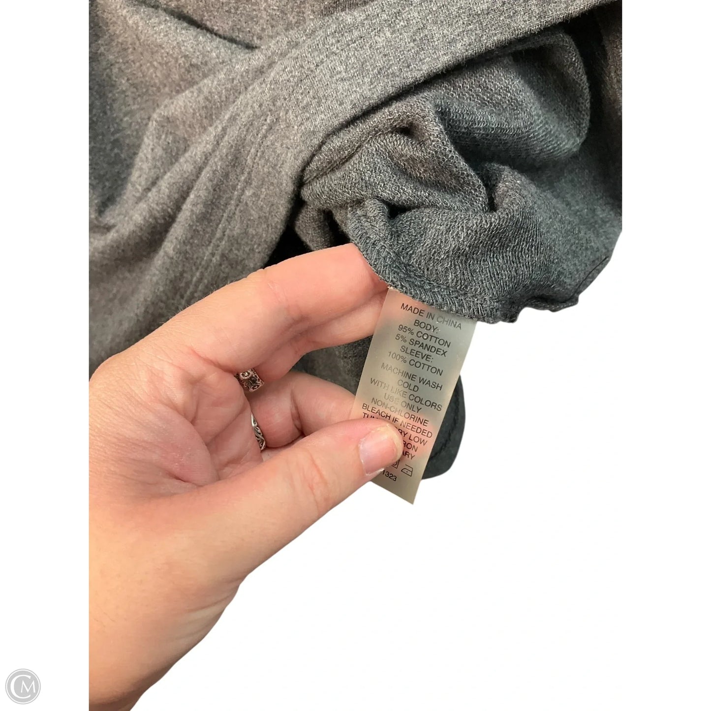 Top Long Sleeve By Vince Camuto In Grey, Size: S