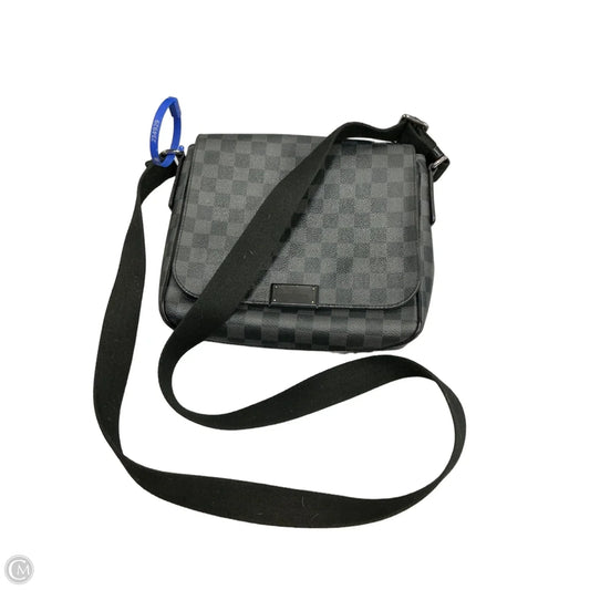 Crossbody Luxury Designer By Louis Vuitton, Size: Medium
