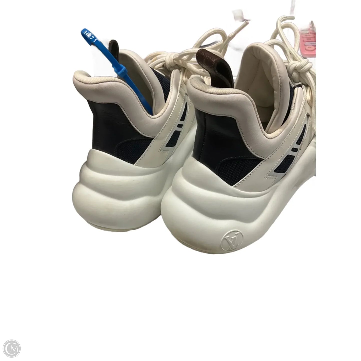 Shoes Luxury Designer By Louis Vuitton In White, Size: 9