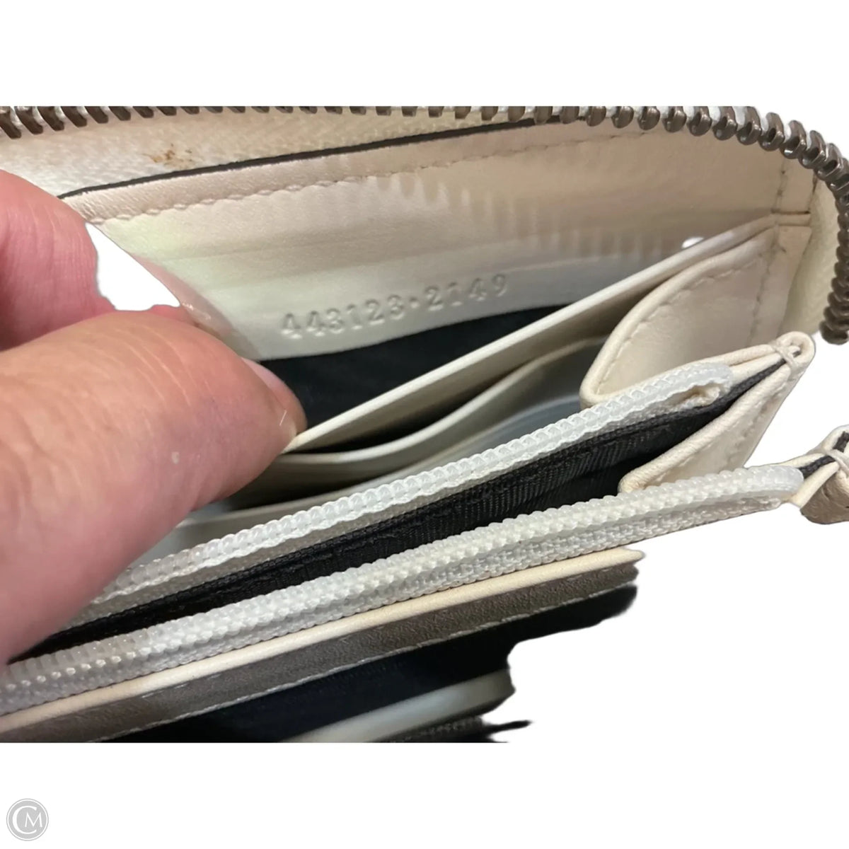 Wallet Luxury Designer By Gucci, Size: Medium