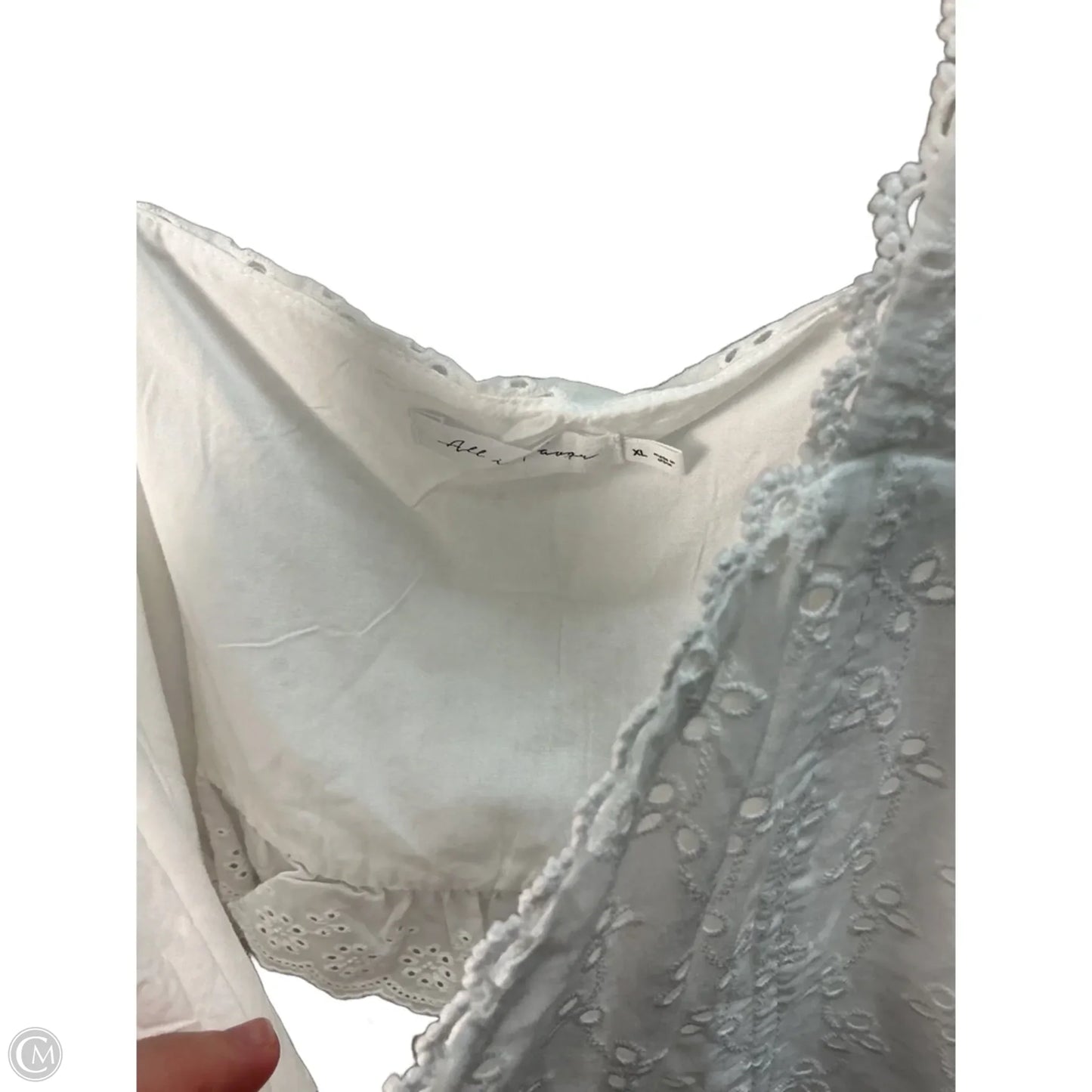 Top Sleeveless By All In Favor In White, Size: Xl