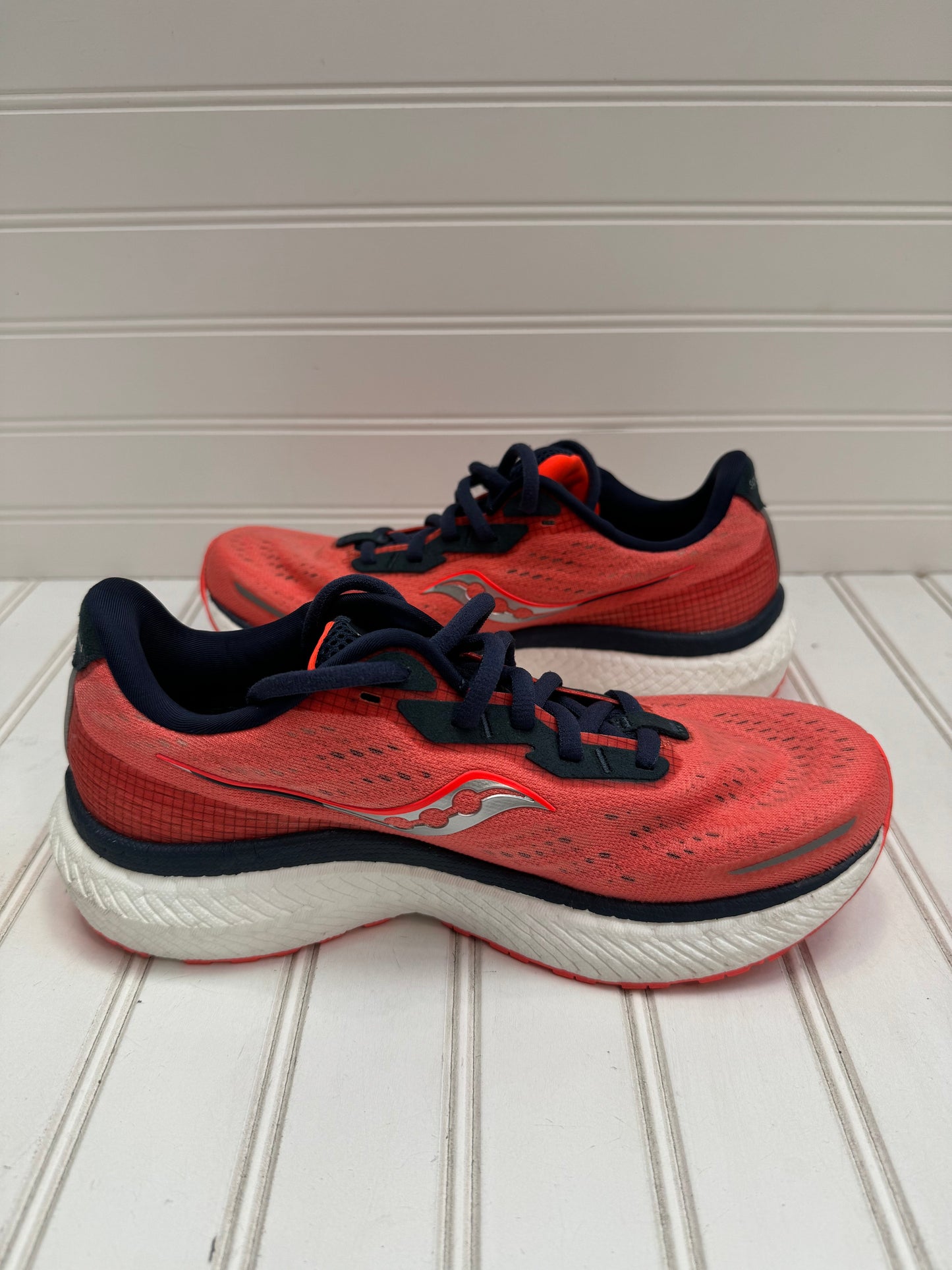 Multi-colored Shoes Athletic Saucony, Size 7