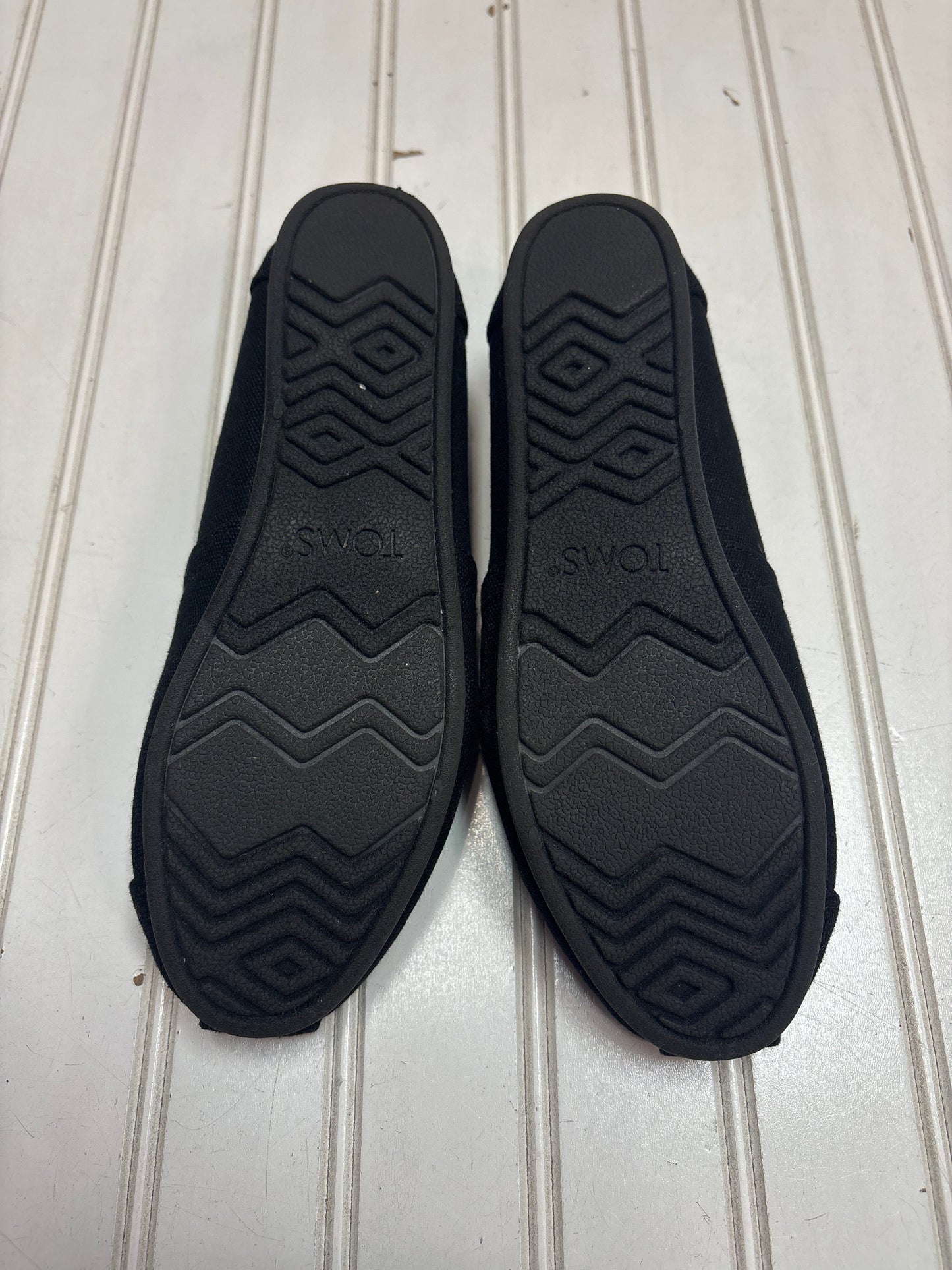 Shoes Flats By Toms In Black, Size: 6