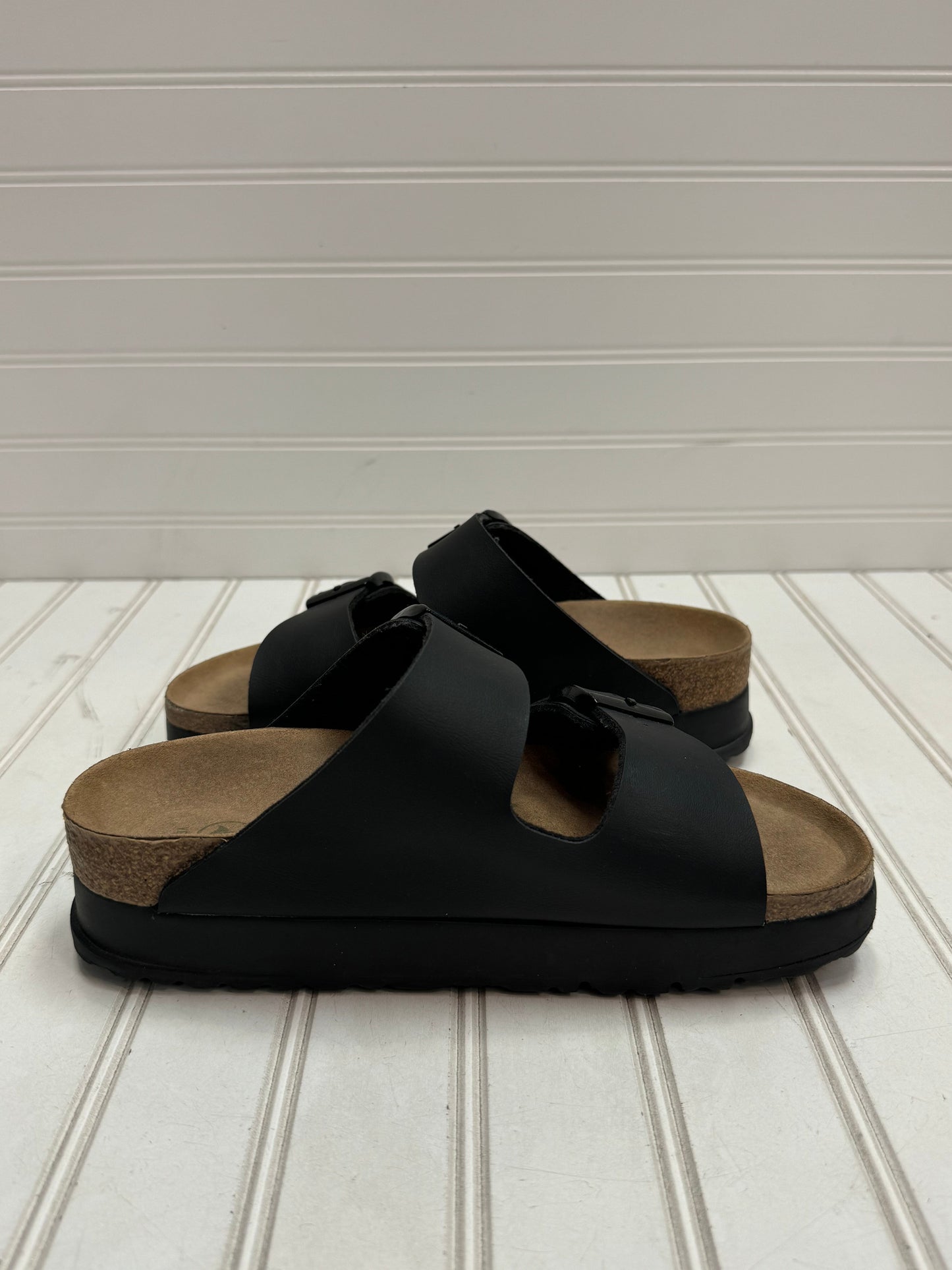 Sandals Flats By Birkenstock In Black, Size: 6.5