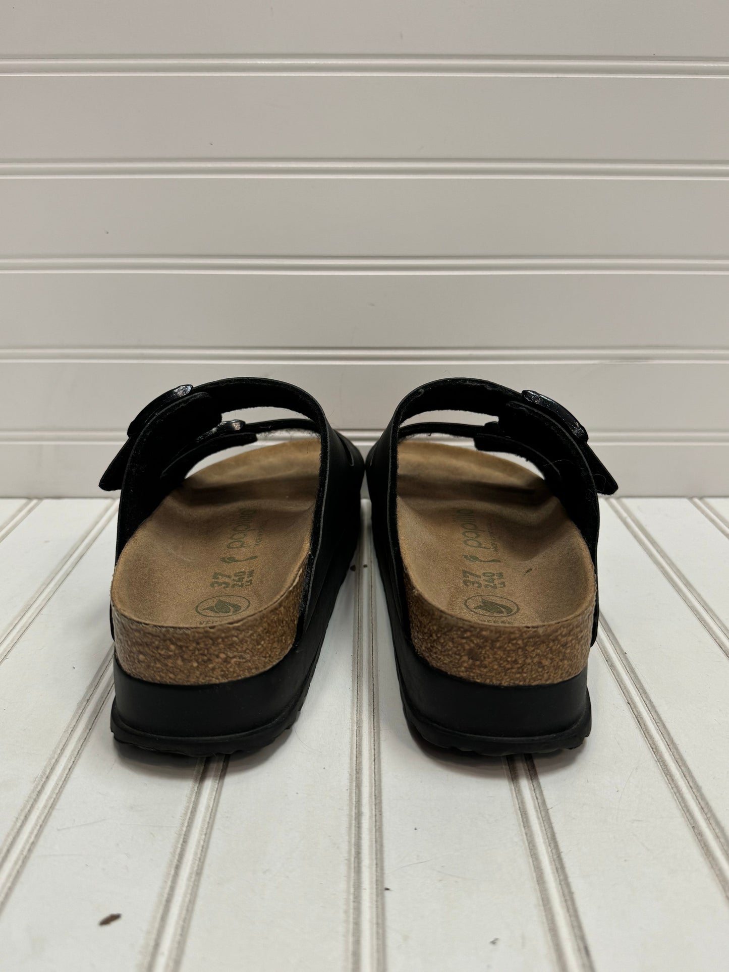 Sandals Flats By Birkenstock In Black, Size: 6.5