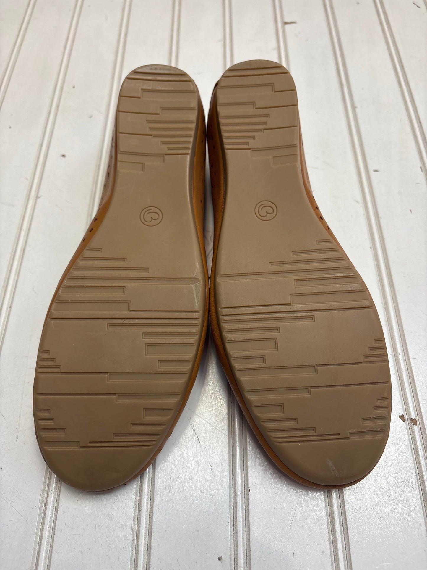 Shoes Flats By Bare Traps In Tan, Size: 8.5