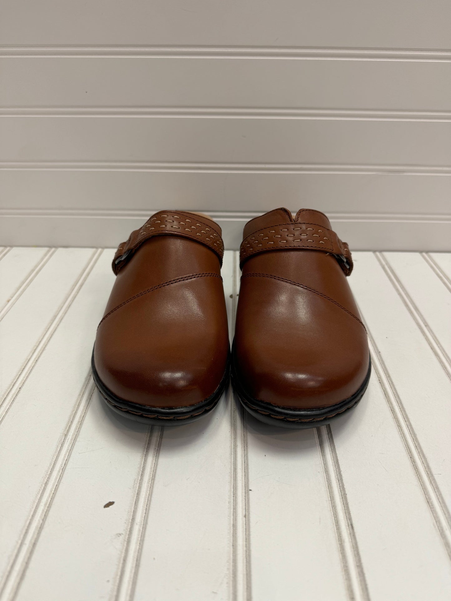 Brown Shoes Flats Clarks, Size 9