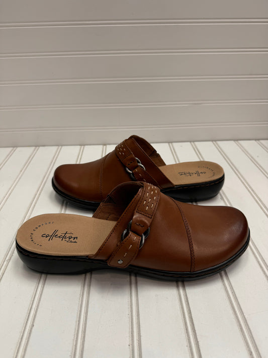 Brown Shoes Flats Clarks, Size 9