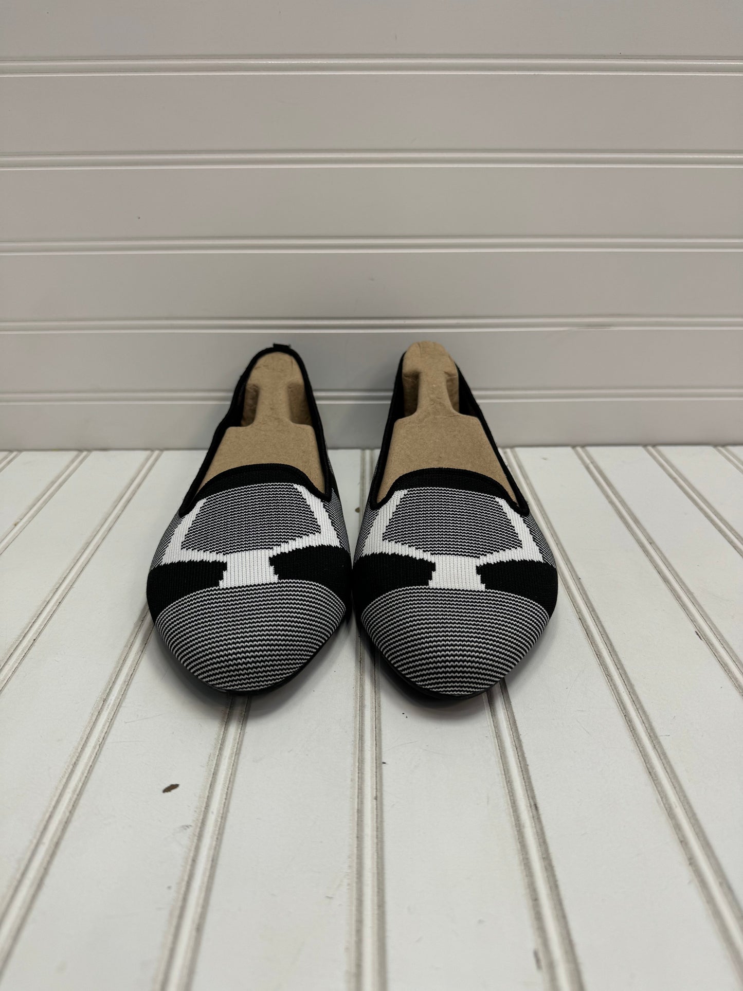 Black & White Shoes Flats Skechers, Size 9.5