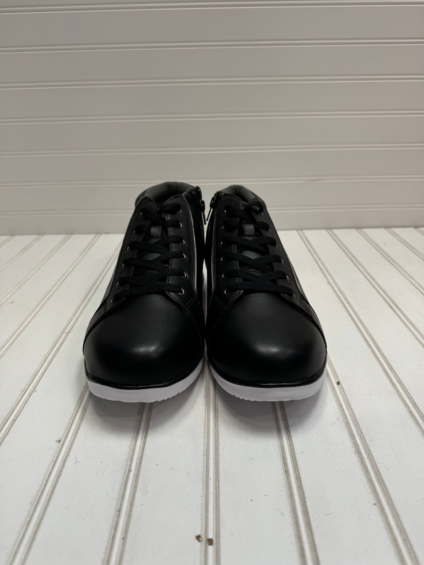 Black & White Shoes Sneakers Cmb, Size 10
