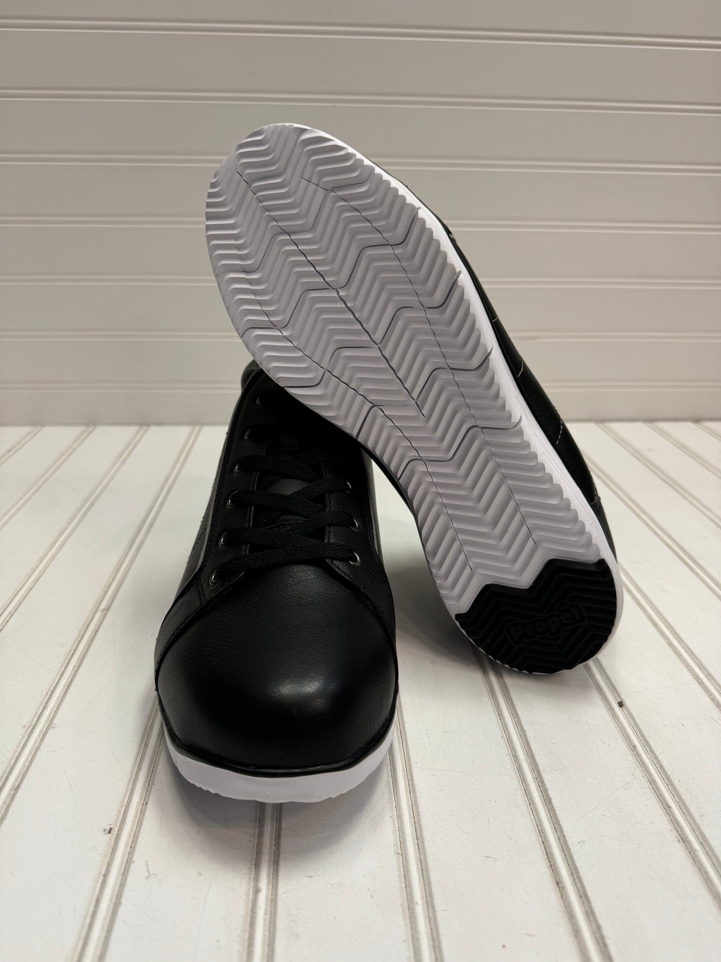 Black & White Shoes Sneakers Cmb, Size 10